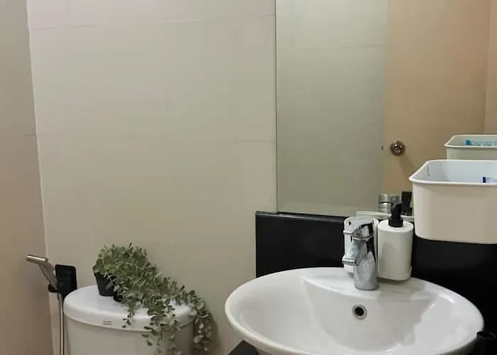 Runway Condotel And Staycation *